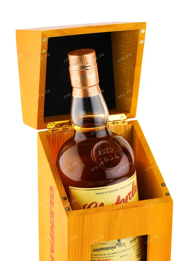 Виски Glenfarclas Family Cask 1981 0.7 л