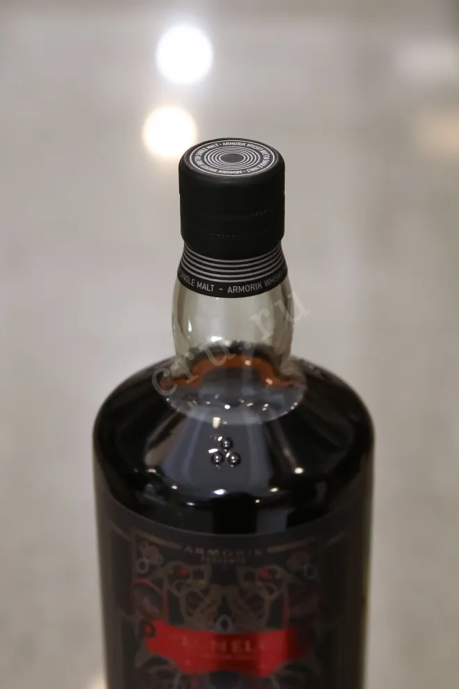 Пробка Yeun Elez Edition Exclusive in gift box 0.7 л