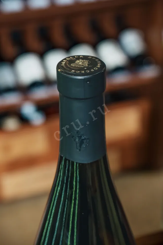 Пробка Usadba Divnomorskoe East Hill Blend 2024 0.75 л