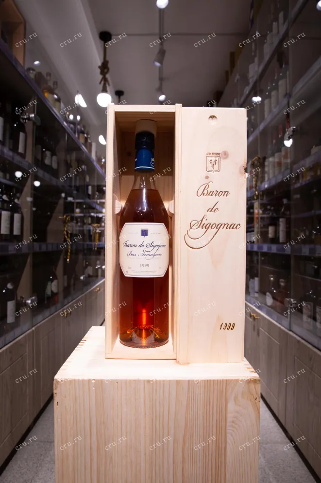 В магазине Крю Профи Baron de Sigognac wooden box 1999 0.7 л