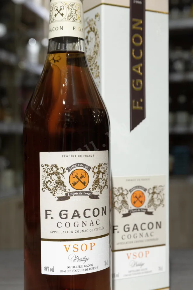 В магазине Крю Профи F.Gacon VSOP Prestige 4 years gift box 0.7 л