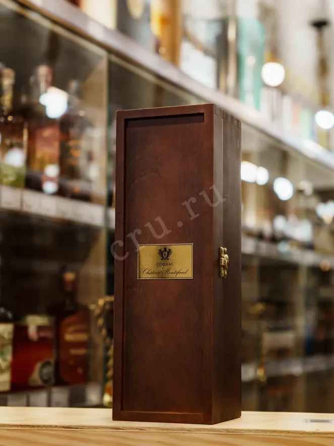 В магазине Крю Профи Chateau de Montifaud Millesime in wooden box 2004 0.7 л