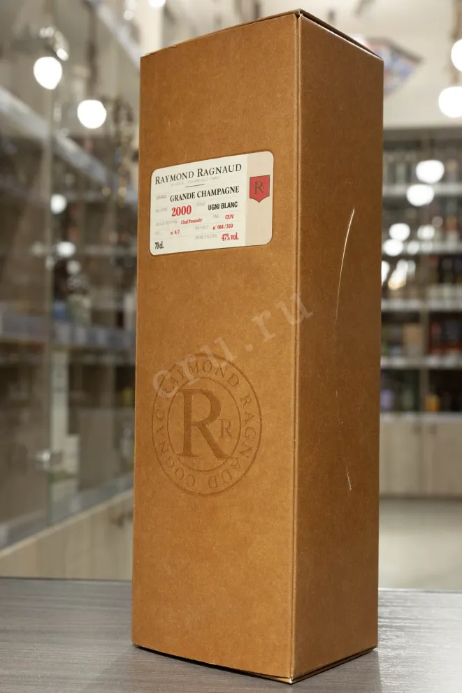 В магазине Крю Профи Raymond Ragnaud Millesime Grande Champagne in gift box 2000 0.7 л