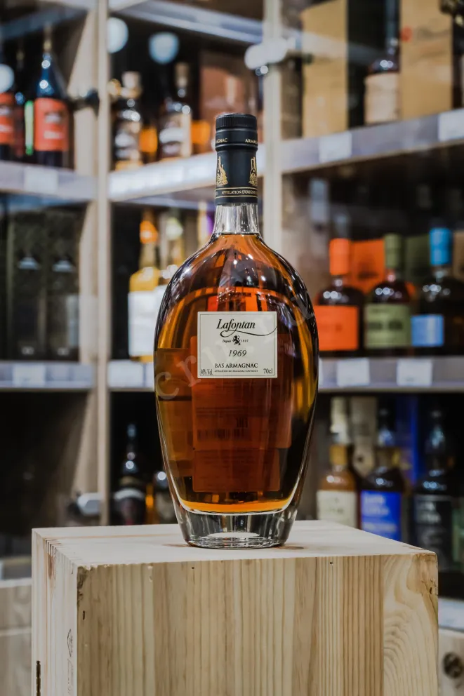 В магазине Крю Профи Lafontan 1969 0.7 л