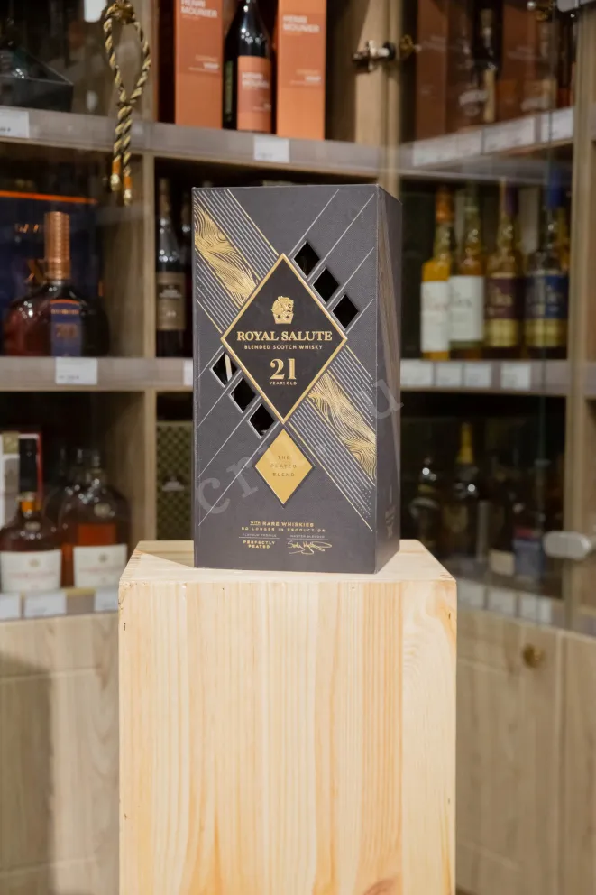 В магазине Крю Профи Chivas Regal Royal Salute Peated Blend 21 Years Old 0.7 л