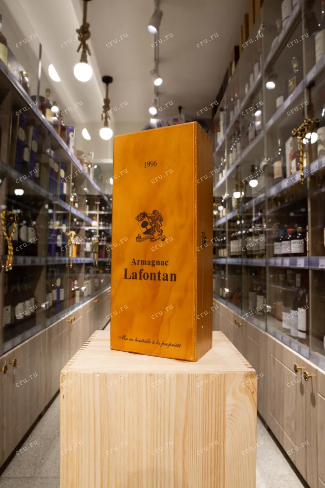 В магазине Крю Профи Lafontan 1996 0.7 л