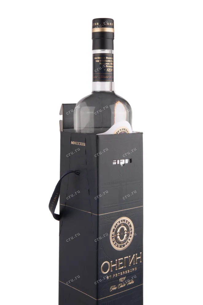 Бутылка водки Onegin 1831 gift box 0.7 в подарочной упаковке
