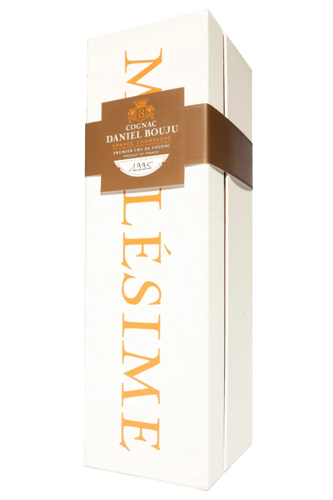 Подарочная коробка Daneil Bouju Grande Champagne Premier Cru De Cognac in gift box 1995 0.7 л