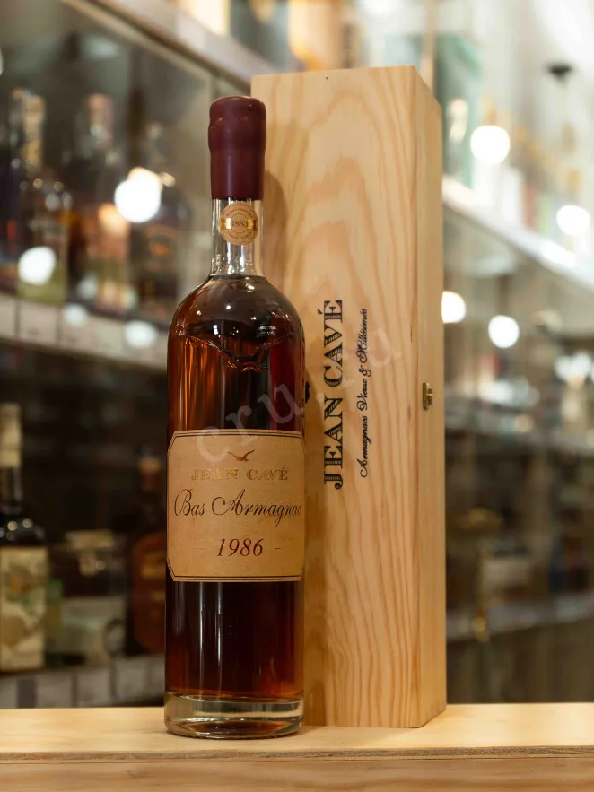 В магазине Крю Профи Jean Cave Vieil in gift box 1986 0.7 л