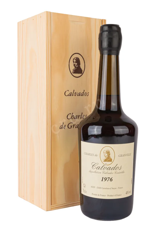 Кальвадос Charles de Granville wooden box 1976  0.7 л