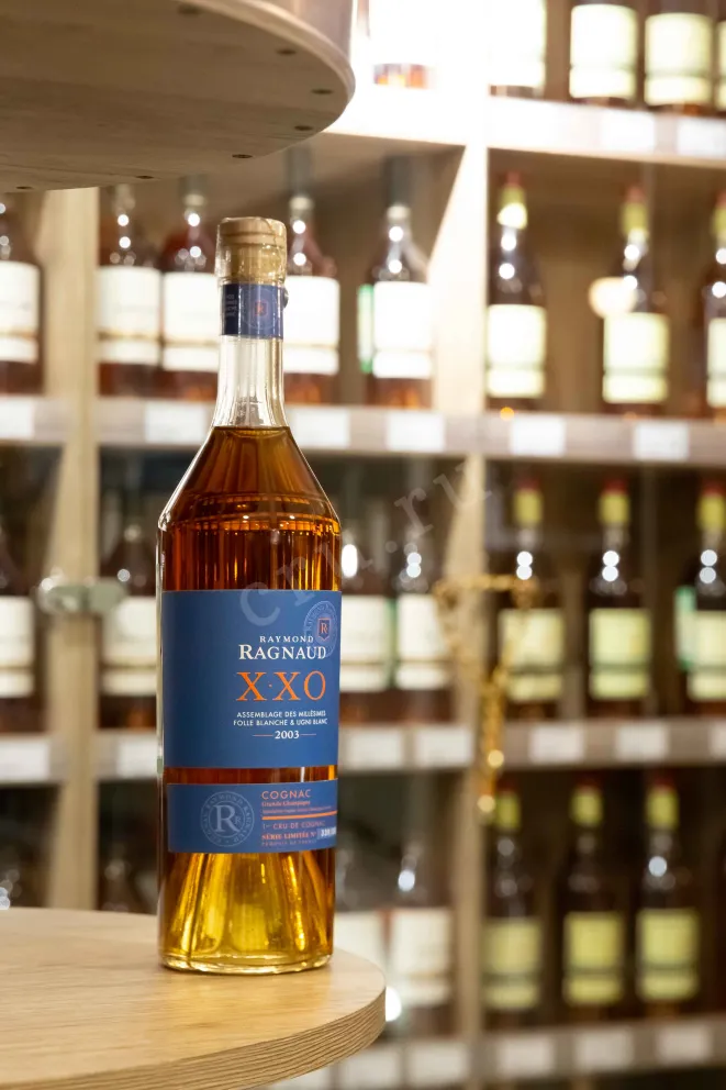 В магазине Крю Профи Raymond Ragnaud XXO Grand Champagne 1er Cru De Cognac in gift box 0.7 л