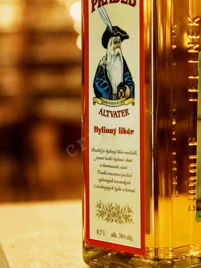 В магазине Крю Профи Praded Altvater Bylinny Liker 0.7 л