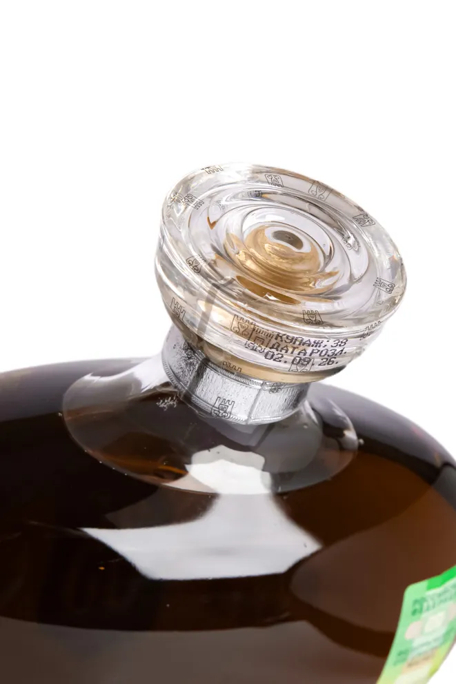 Пробка Derbend Grand Reserve 35 years in gift box 0.75 л