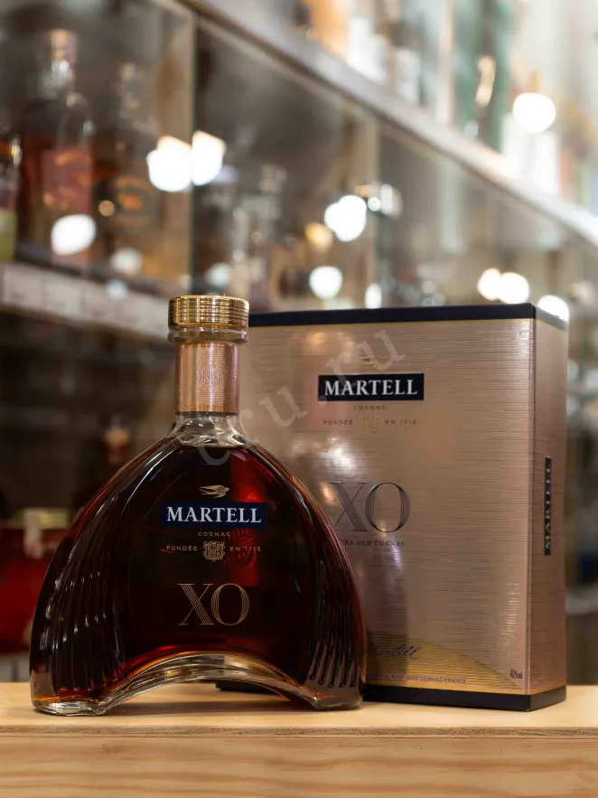 В магазине Крю Профи Martell XO 0.7 л