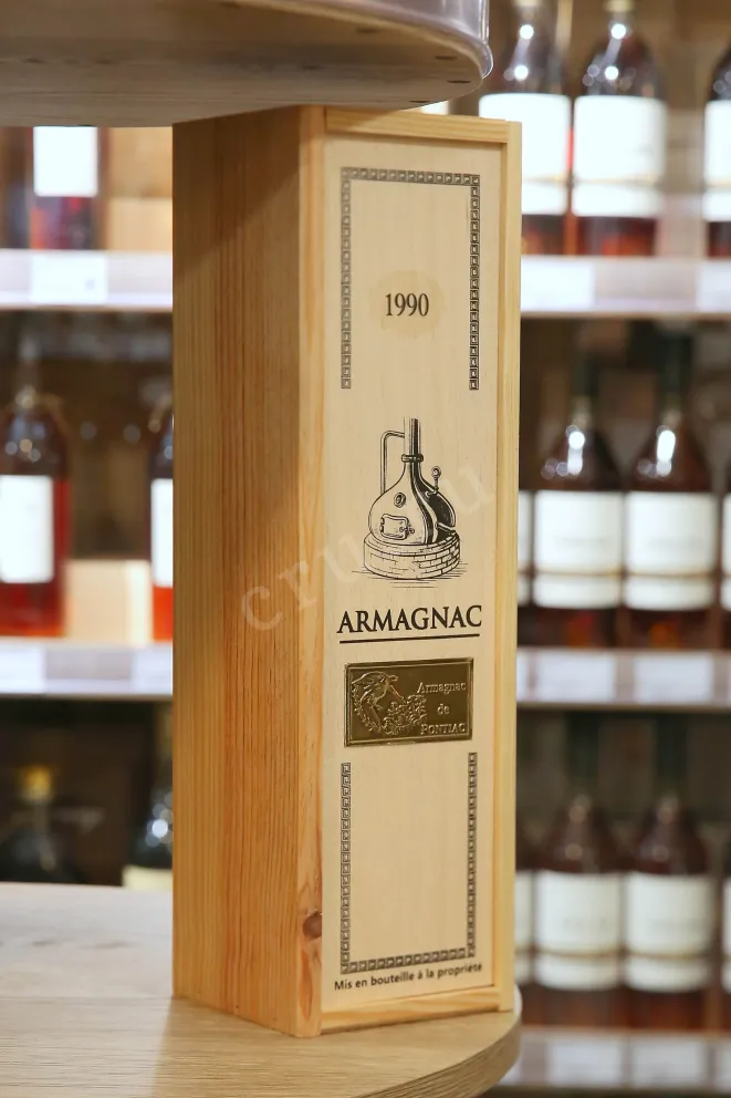 В магазине Крю Профи De Pontiac Bas-Armagnac in wooden box 1990 0.7 л