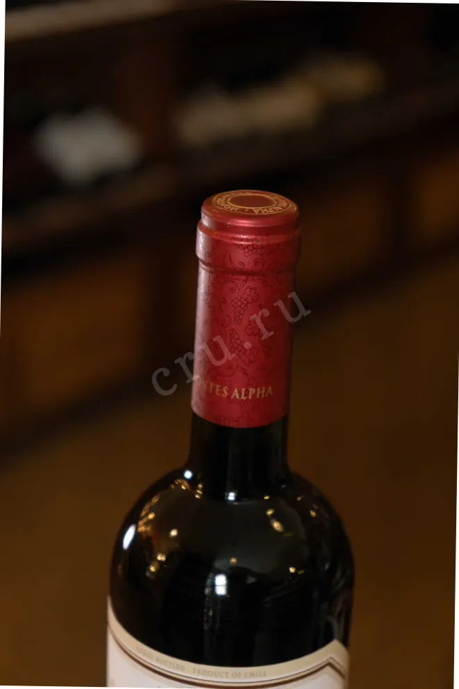 Пробка Montes Alpha Merlot 2021 0.75 л
