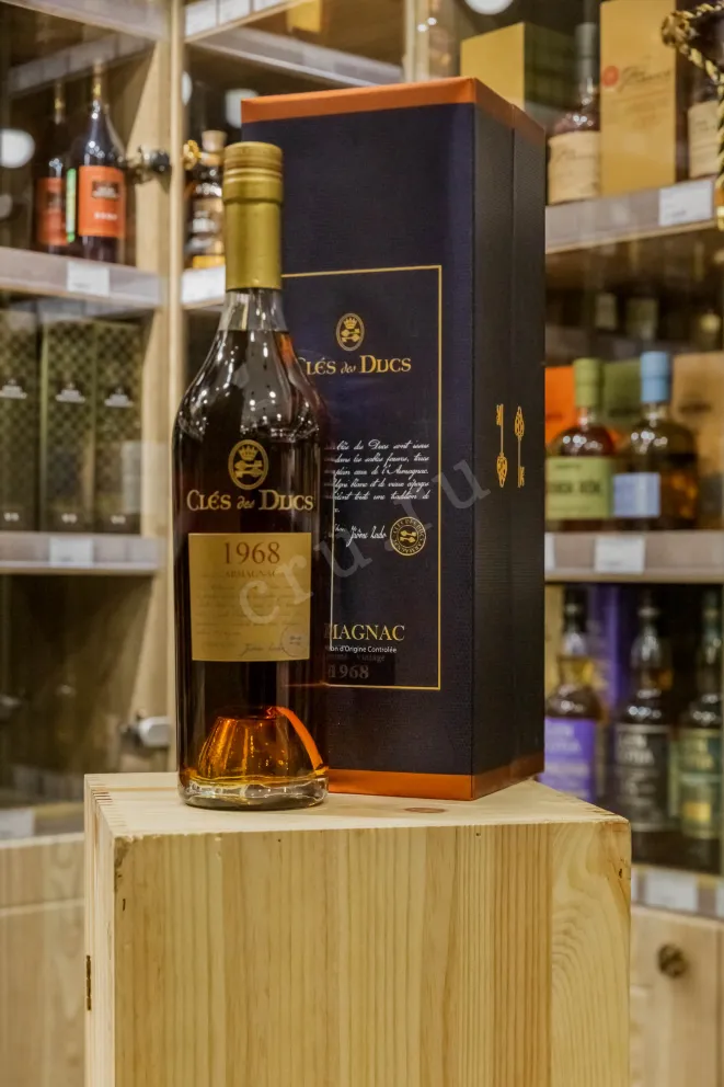 В магазине Крю Профи Cles des Ducs 1968 0.7 л