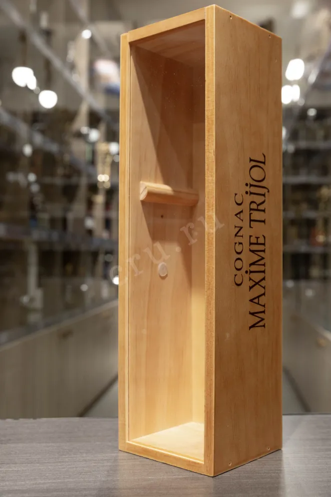 В магазине Крю Профи Maxime Trijol Petite Champagne wooden box 1991 0.7 л