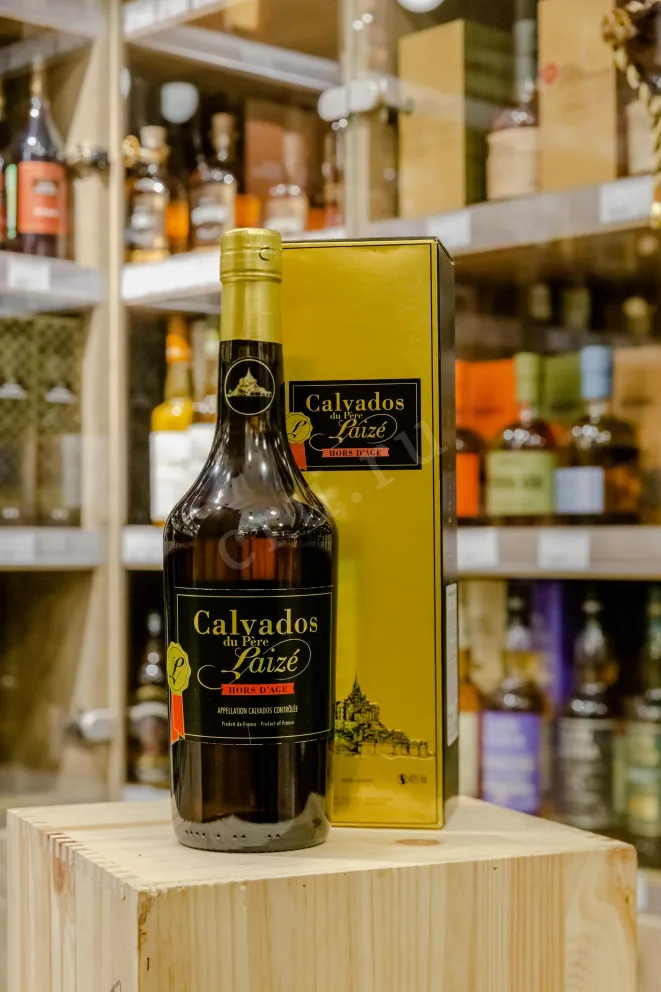 В магазине Крю Профи Calvados du pere Laize Hors d'Age with gift box 0.7 л