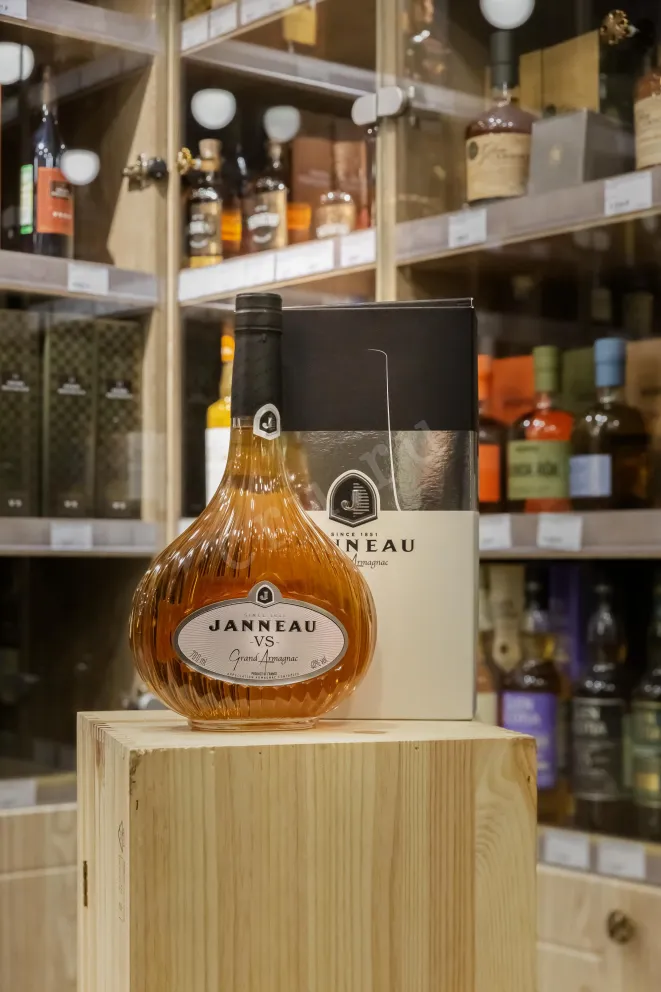 В магазине Крю Профи Janneau VS 0.7 л