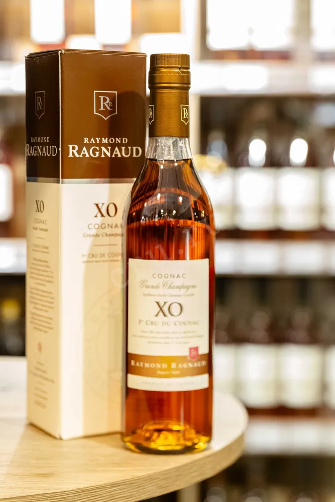 В магазине Крю Профи Raymond Ragnaud XO Grand Champagne 1er Cru De Cognac in gift box 0.5 л