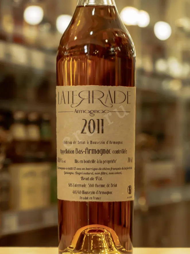 В магазине Крю Профи Laterrade Domaine de Briat Bas-Armagnac in wooden box 2011 0.7 л