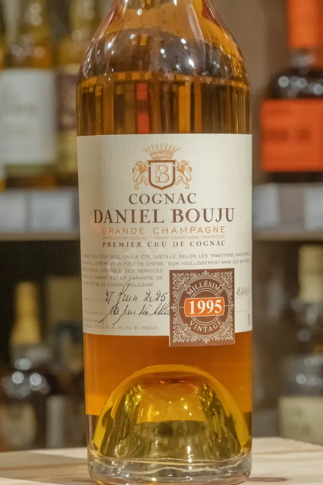 В магазине Крю Профи Daneil Bouju Grande Champagne Premier Cru De Cognac in gift box 1995 0.7 л