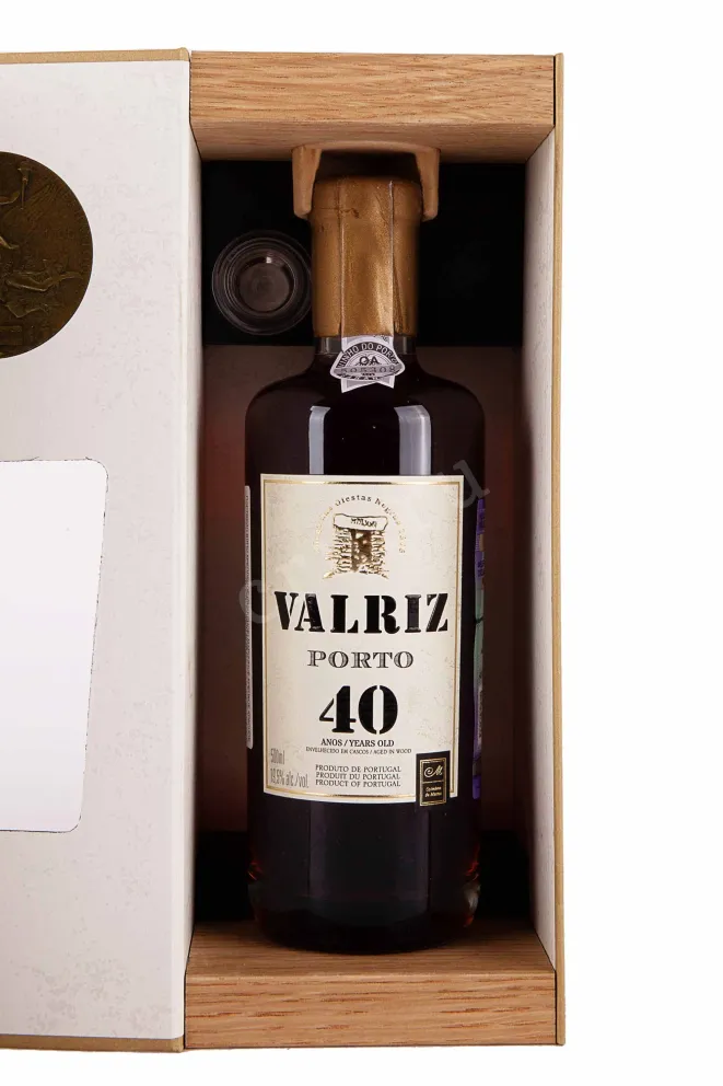 В деревянной коробке Valriz 40 years in gift box 1982 0.5 л