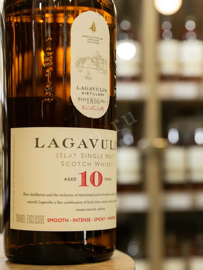 В магазине Крю Профи Lagavulin 10 years old gift box 0.7 л