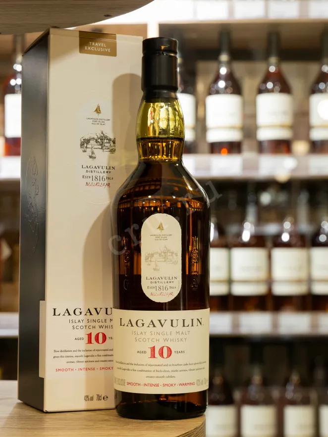 В магазине Крю Профи Lagavulin 10 years old gift box 0.7 л