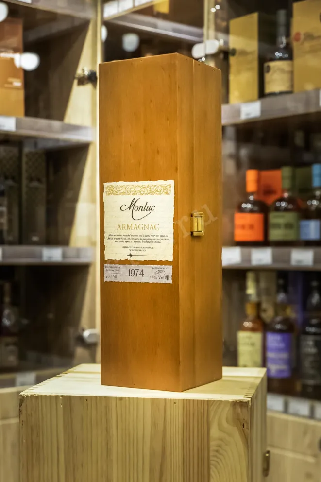 В магазине Крю Профи Monluc 1974 0.7 л