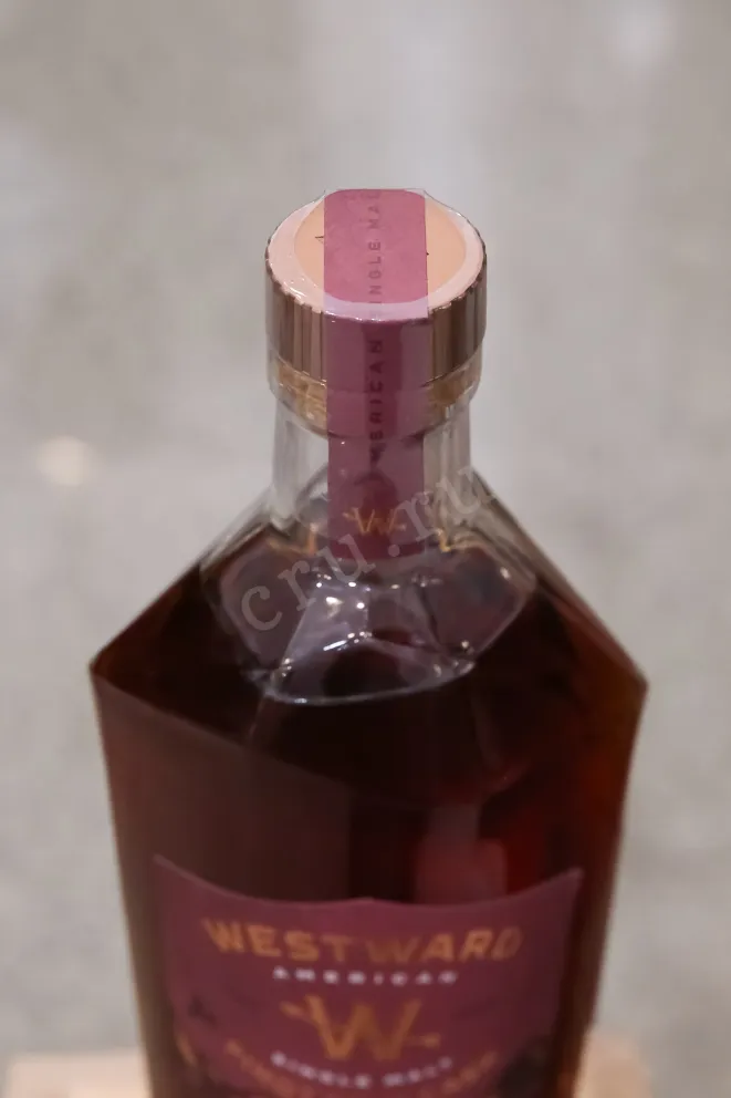 Пробка Westward Pinot Noir Cask 0.7 л