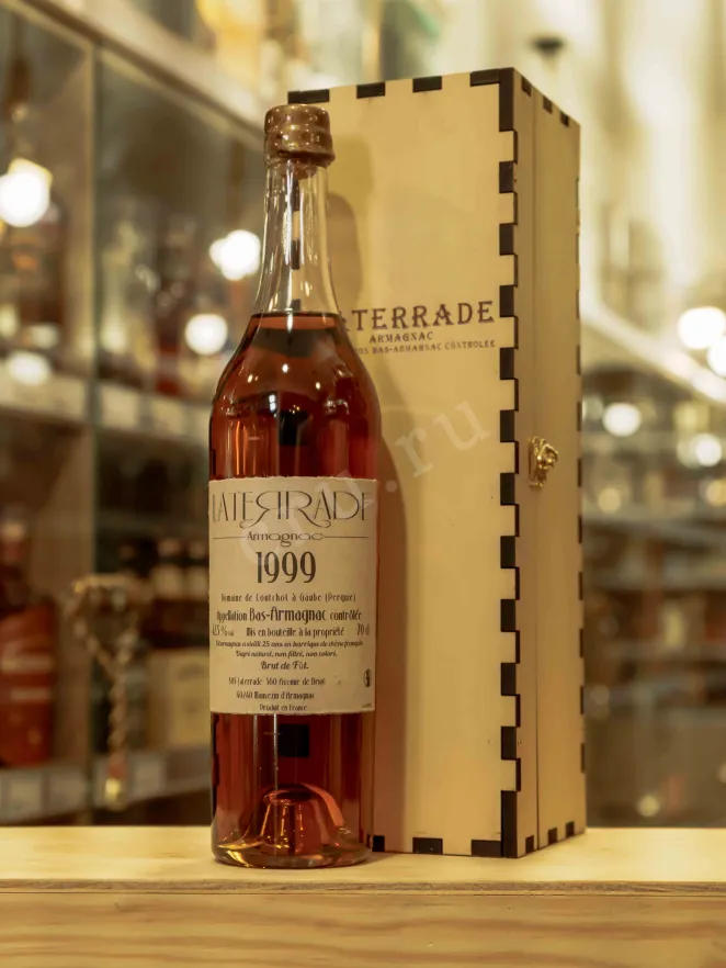 В магазине Крю Профи Laterrade Domaine de Coutchot Bas Armagnac in wooden box 1999 0.7 л