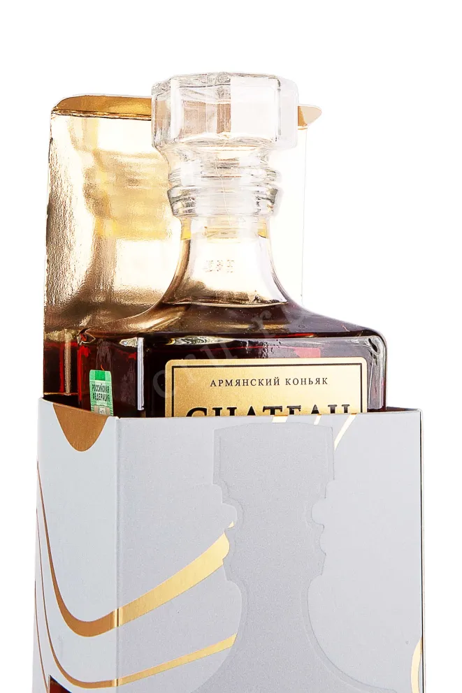 В подарочной коробке Chateau Nova 7 years 0.5 л