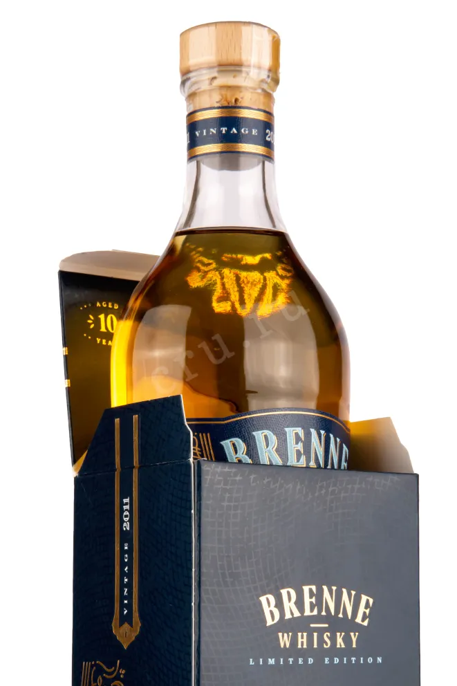 В подарочной коробке Brenne 10 years 0.7 л