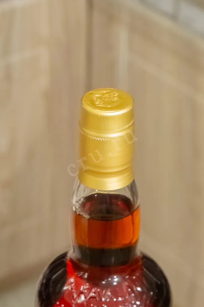 Пробка Kavalan Solist Peated Single Malt Cask Strength gift box 0.7 л