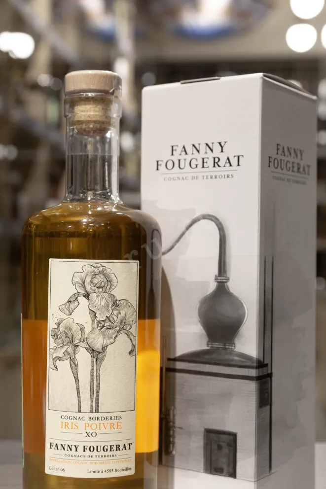 В магазине Крю Профи Fanny Fougerat Iris Poivre XO Borderies in gift box 0.7 л