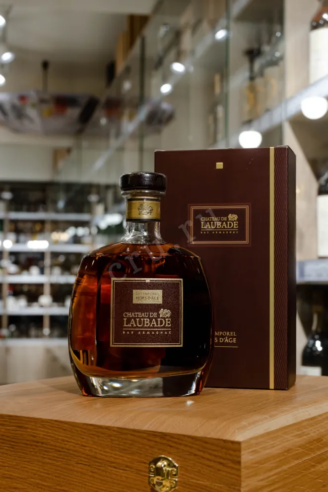 В магазине Крю Профи Chateau de Laubade Intemporel Hors D'Age (Carafe Aramis) 0.7 л