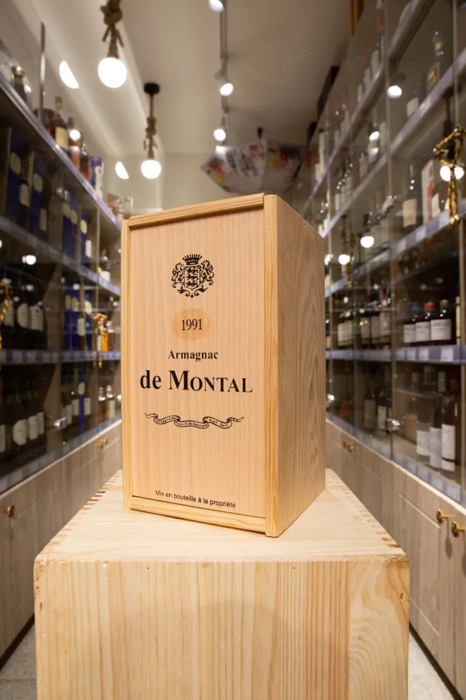 В магазине Крю Профи De  Montal 1991 0.7 л