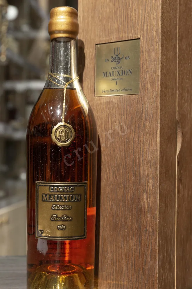 В магазине Крю Профи Mauxion Selection Fins Bois in wooden box 1989 0.7 л