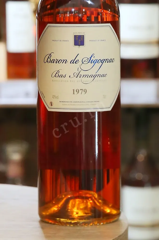 В магазине Крю Профи Baron de Sigognac wooden box 1979 0.7 л