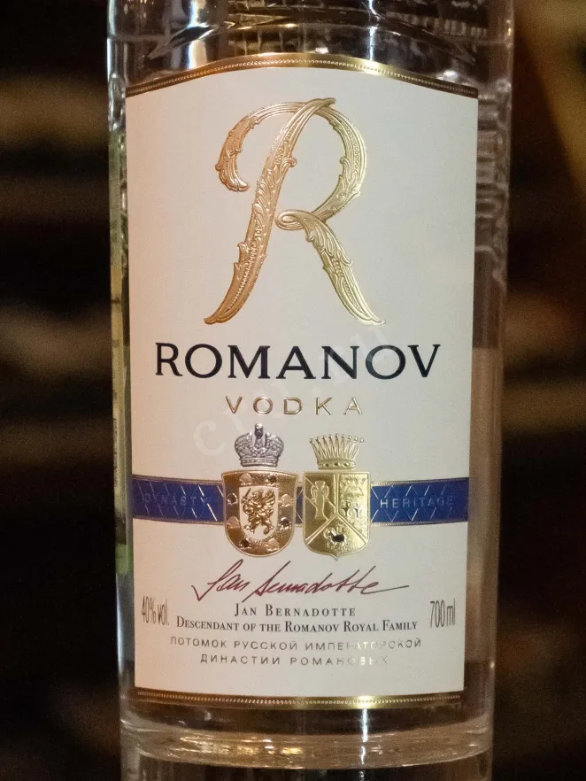 В магазине Крю Профи Romanov in gift box with a Lafitnik shot glass 0.7 л