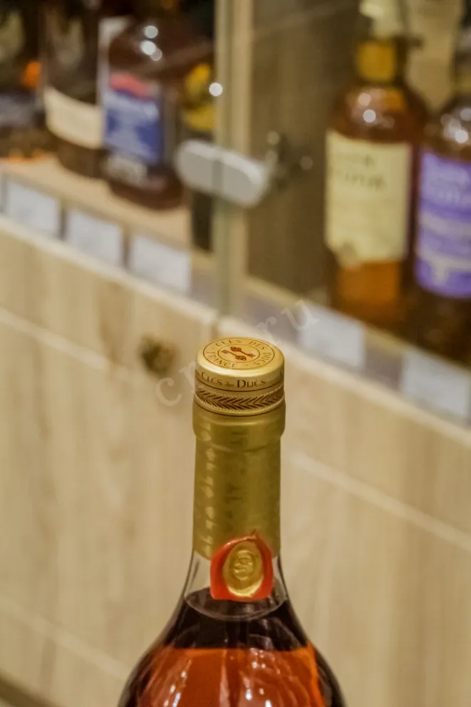 В магазине Крю Профи Cles des Ducs 1991 0.7 л