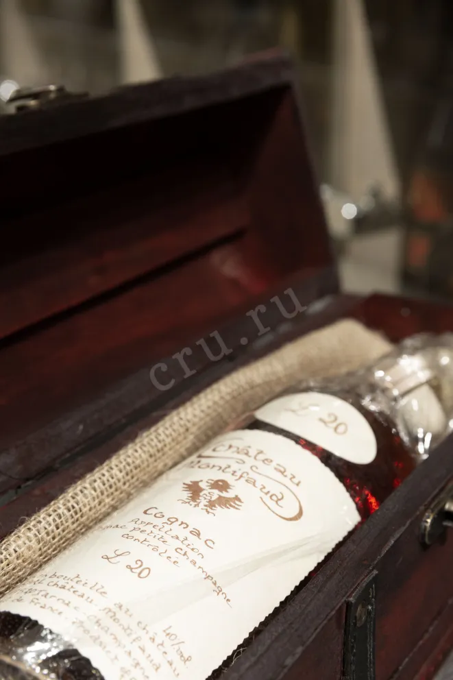 В магазине Крю Профи Chateau de Montifaud 20 Years wooden box 0.7 л