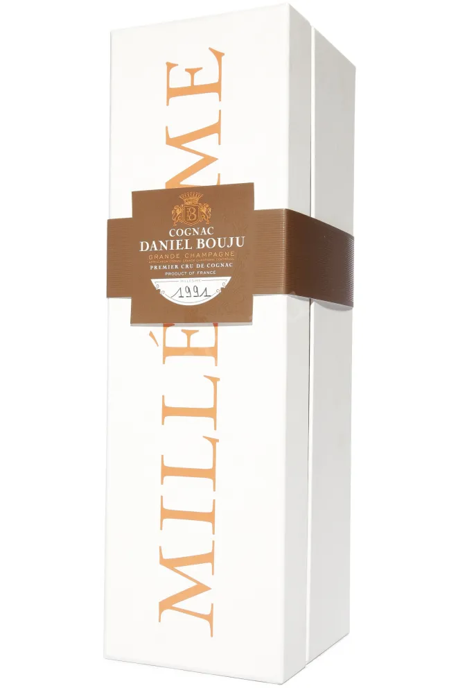 Подарочная коробка Daneil Bouju Grande Champagne Premier Cru De Cognac in gift box 1991 0.7 л