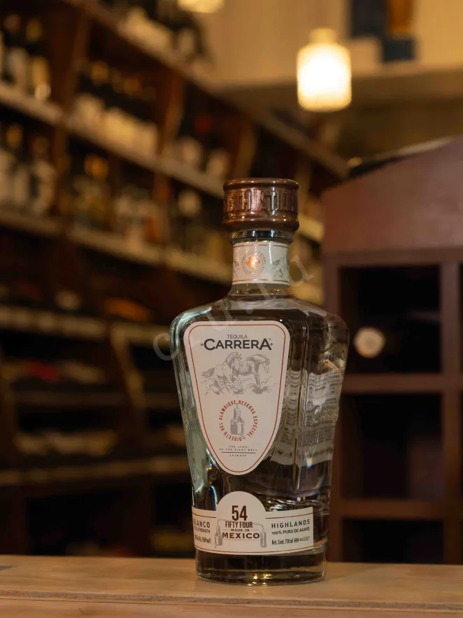 В магазине Крю Профи Carrera Blanco Still Strength in gift box 0.75 л