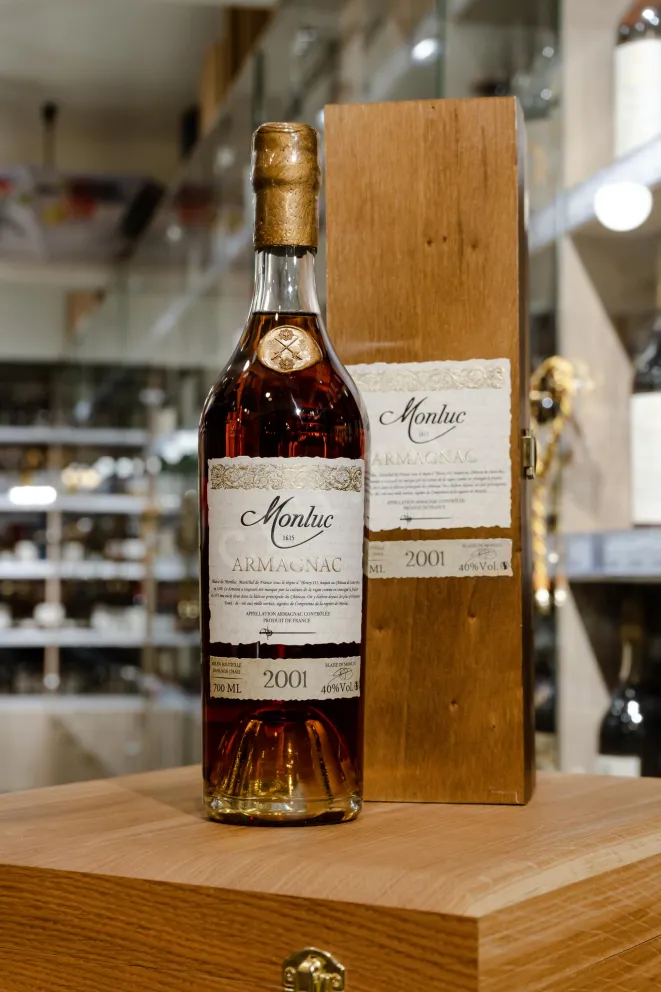 В магазине Крю Профи Monluc 2001 0.7 л