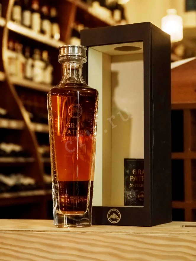 В магазине Крю Профи Gran Patron Piedra Extra Anejo in gift box 0.7 л