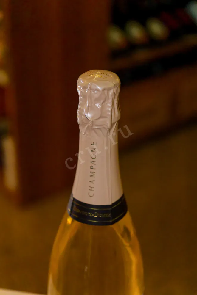 Пробка Hervieux-Dumez Brut de Chardonnay 2020 0.75 л