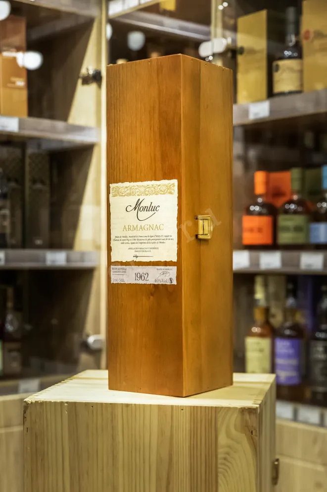 В магазине Крю Профи Monluc 1962 0.7 л